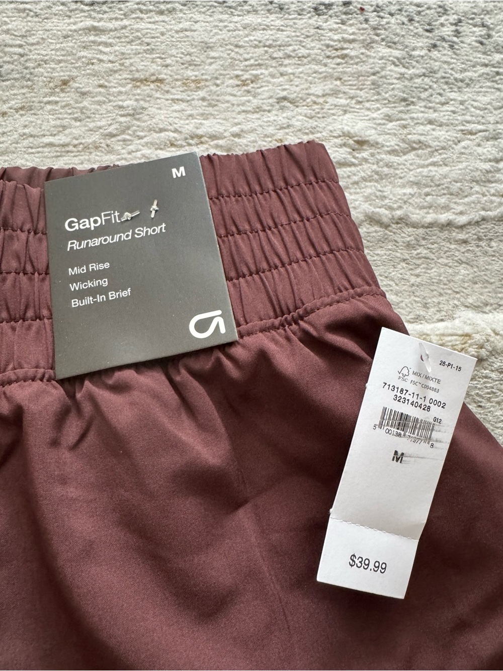 🆕 GapFit 3” Mid Rise Runaround Shorts in chocolate bar brown - Picture 5 of 10